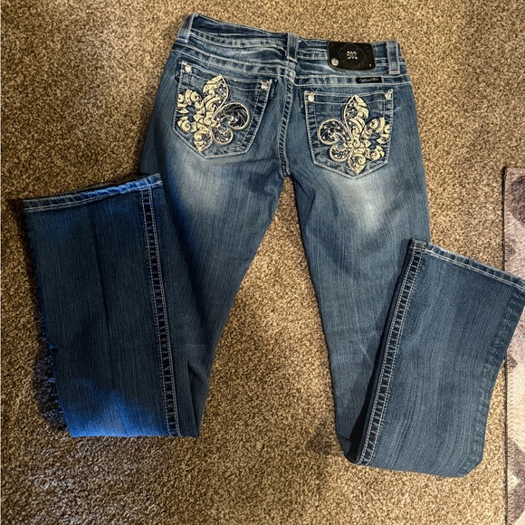 Stylish Blue Distressed Women Jeans - Picture 3 of 4